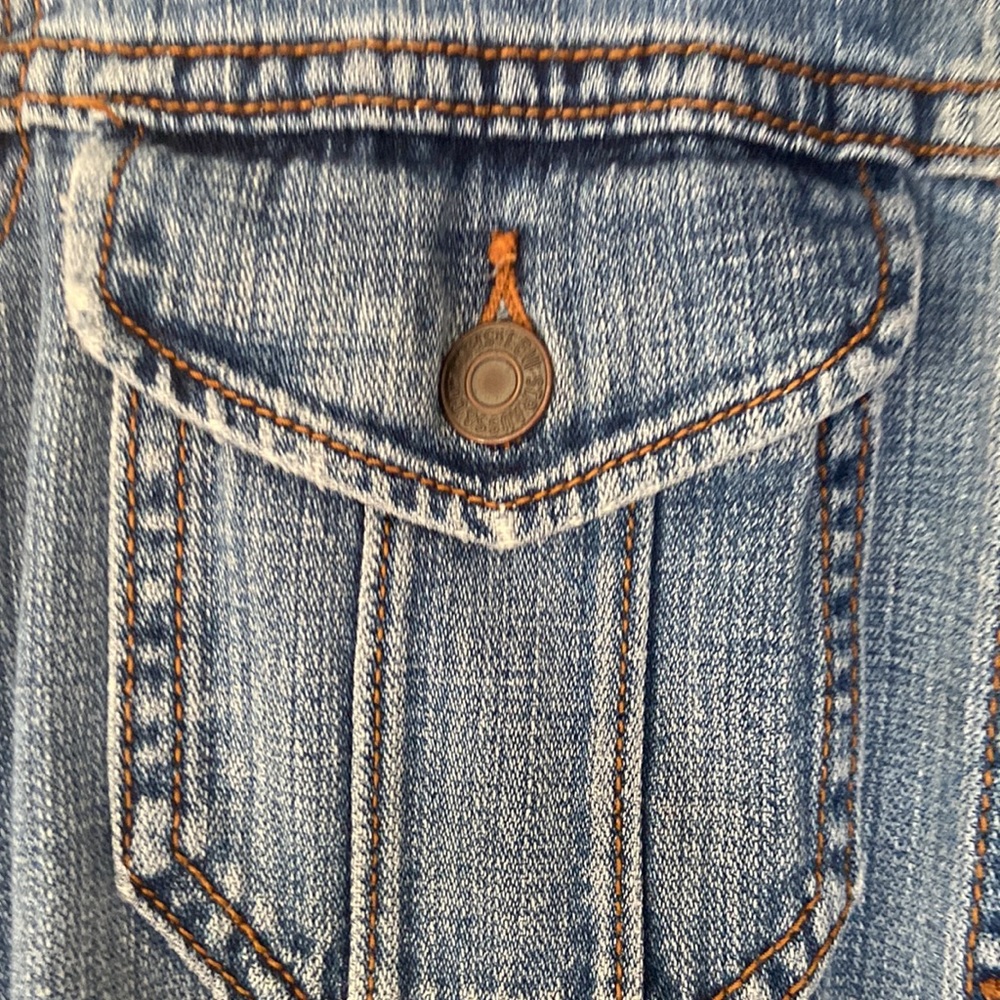 Levi’s Denim Jacket Women Cropped Trucker Light Wash Fitted Jean Jacket Medium - Picture 4 of 14